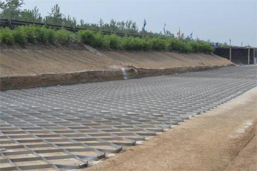 玻纖土工格柵施工損傷與什么有關(guān)？